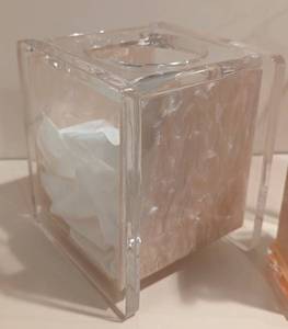 lot 64 image: Pink Acrylic Bathroom Set