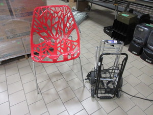 lot 624 image: CHAIR AND LUGGAGE CARTS