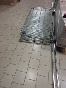 lot 627 image: METRO SHELVING