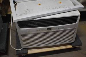 lot 29 image: Air Conditioner