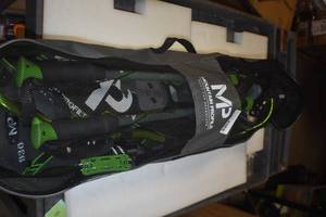 lot 49 image: Snowshoes