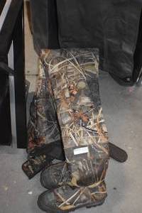 lot 56 image: Insulated hunting bibs and boots