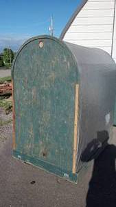 lot 57 image: Portable Suitcase fish house.