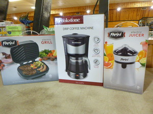 lot 47 image: Small Kitchen Appliances