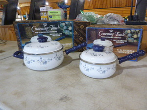 lot 48 image: 2 Crowning Touch Sauce Pans with Lids