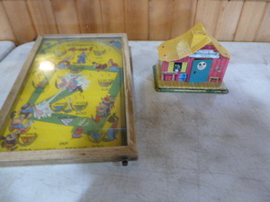 lot 51 image: 2 Vintage Toys