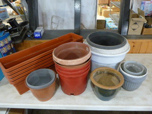 lot 78 image: Lot of Planters