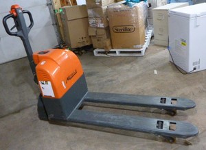 lot 5 image: Mobile Eco Semi Electric Pallet Truck