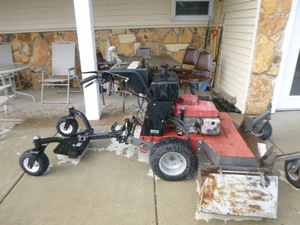 lot 14 image: Honda Stand-Up Riding Lawn Mower