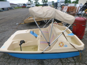 lot 16 image: Water Wheeler Pedal Boat