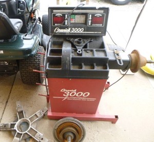 lot 23 image: Branick 3000 Wheel Balancer