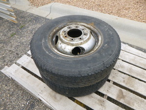lot 106 image: 2 Hankook Tires with Rims