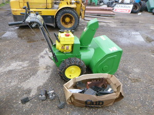 lot 123 image: John Deere 522 Snowblower