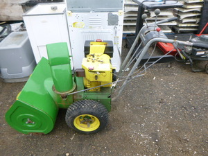 lot 124 image: John Deere 726 Snowblower