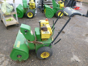 lot 126 image: John Deere 522 Snowblower