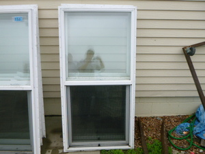 lot 134 image: 3 Double Hung Vinyl Windows