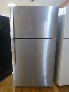 lot 1 image: New Whirlpool RefrigeratorFreezer