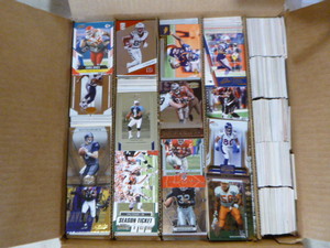 lot 160 image: 3,800 Card Lot of Football Cards