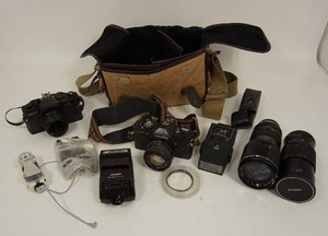 lot 58 image: Vintage Cameras, Accessories and Case...Minolta, Weston WX-7, Vivitar Lens Telescope, WESTON W-18 Variable Angle Electronic Flash