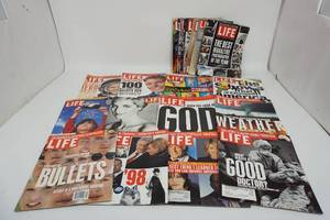lot 95 image: Vintage Life Magazines