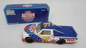 lot 197 image: KENJI MOMOTA #71 MAUKATSU - CHEVY SILVERADO 1995 TRUCK  ACTION PLATINUM SERIES Diecast BANK...