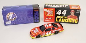 lot 252 image: Justin Labonte #44 Slim Jim 124 Action Racing NASCAR Die-Cast Car BANK 2000...