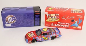 lot 293 image: Terry Labonte #5 Kelloggs Fruit Loops 124 Action Racing NASCAR Die-Cast Car BANK...
