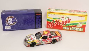 lot 295 image: Terry Labonte #5 Kelloggs 2000 Monte Carlo Action Racing 124 NASCAR Diecast Car..