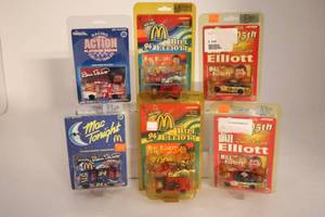 lot 352 image: NASCAR 164 Scale Collectable Cars