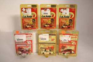 lot 353 image: NASCAR 164 Scale Collectable Cars