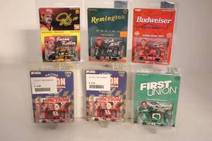 lot 354 image: NASCAR 164 Scale Collectable Cars