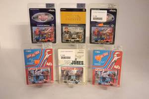 lot 358 image: NASCAR 164 Scale Collectable Cars