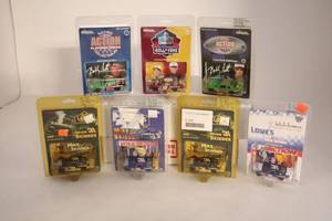 lot 364 image: NASCAR 164 Scale Collectable Cars