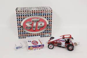 lot 410 image: 118 GMP #2 Andy Hilllenburg STP 1997 Sprint Car