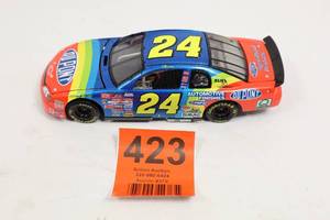 lot 423 image: 1999 Jeff Gordon #24 DuPont NASCAR Diecast 124