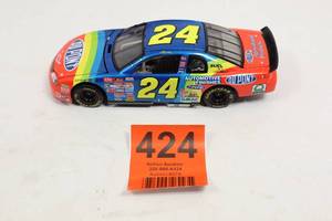 lot 424 image: 1999 Jeff Gordon #24 DuPont NASCAR Diecast 124