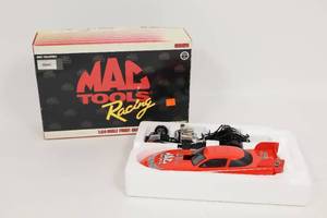 lot 480 image: 1996 MAC TOOLS GATORNATIONALS 124 Scale Diecast Car. Action Performance Companies