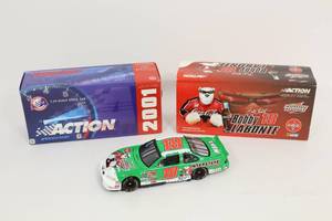 lot 514 image: 2001 BOBBY LABONTE #18 COCA-COLA POLAR BEAR 124 RCCA