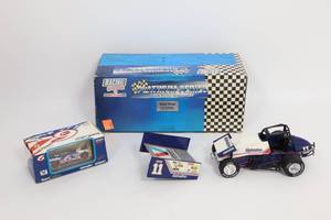 lot 522 image: Steve Kinser #11 Valvoline 1994 Sprint Car 124 Action World of Outlaws And Mark Martin Diecast