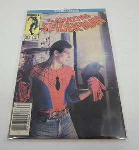 lot 7 image: AMAZING SPIDER-MAN #262 COMIC BOOK LOT CLASSIC COSTUME PHOTO COVER ID REVEALED