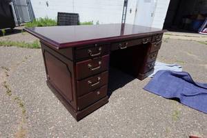 lot 115A image: Large 7-Drawer Wooden Desk