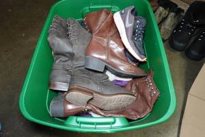lot 302 image: Large Assortment of Womens Shoes -Mostly Size 8-9