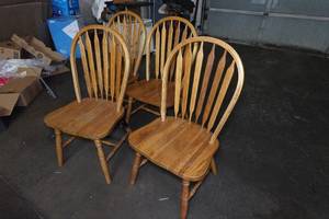 lot 306 image: Set of 4 Wood Kitchen Chairs