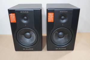 lot 11 image: M-Audio Studiophile BX8a Deluxe Powered Studio Speakers