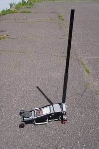 lot 26 image: Arcan Blackline 2.5 Ton Hybrid Service Jack
