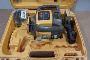 lot 33 image: Topcon RL-H5A Self Leveling Rotary Laser with DeWalt Tripod
