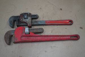lot 87 image: 2 14 Pipe Wrenches