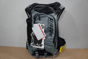 lot 108 image: USWE Protector Patriot 15 Backpack