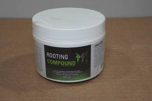 lot 137 image: EZ-Clone Rooting Compound 8oz