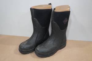 lot 173 image: Muck Boots Womens Chore Boots -Size 6